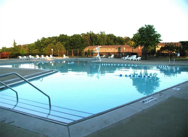 Condos for sale in Hampton Pines Town Homes Rochester Hills MI 